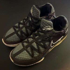 Nike Lebron 17 Low